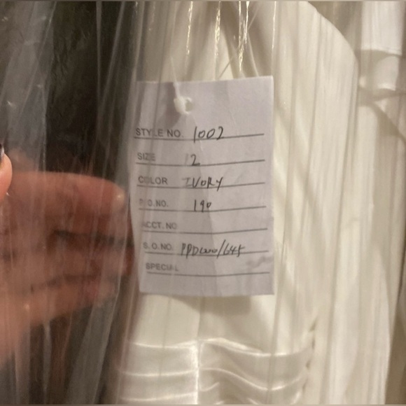 Private label ivory chiffon drop-waist wedding gown - Picture 4 of 10